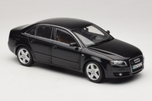 Audi A4 B6 3.2 Quattro Must Minichamps 1:18 5010404125 Metall - pilt 6/8