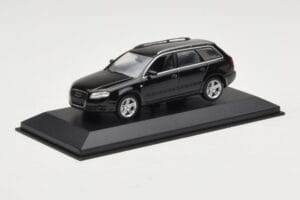 Audi A4 B7 Avant Must Minichamps 1:43 AUDI008 Metall - pilt 2/3