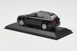 Audi A4 B7 Avant Must Minichamps 1:43 AUDI008 Metall - pilt 3/3
