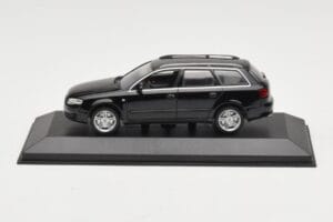 Audi A4 B7 Avant Must Minichamps 1:43 AUDI008 Metall