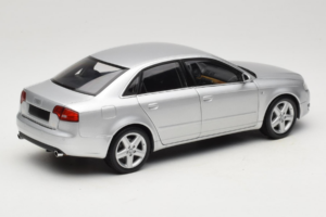 Audi A4 B7 Hõbedane Minichamps 1:18 100014402 Metall - pilt 3/8