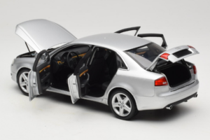Audi A4 B7 Hõbedane Minichamps 1:18 100014402 Metall - pilt 5/8