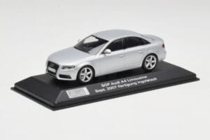 Audi A4 B8 3.2 Quattro Ice Hõbe Minichamps 1:43 5010704113 Metall - pilt 2/4