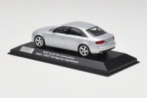Audi A4 B8 3.2 Quattro Ice Hõbe Minichamps 1:43 5010704113 Metall - pilt 3/4