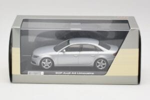 Audi A4 B8 3.2 Quattro Ice Hõbe Minichamps 1:43 5010704113 Metall - pilt 4/4
