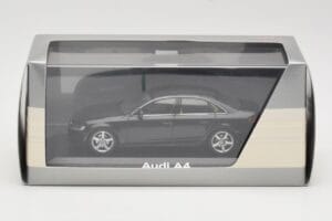 Audi A4 B8 3.2 Quattro Phantom Black Minichamps 1:43 5010704133 Metall - pilt 4/4