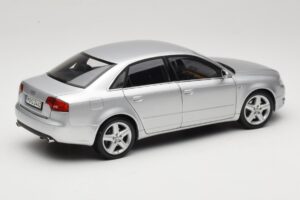 Audi A4 B8 3.2 Quattro Hõbedane Minichamps 1:18 5010404115 Metall - pilt 3/8