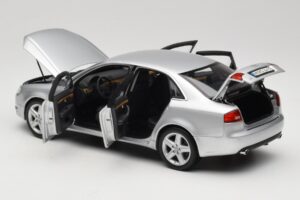 Audi A4 B8 3.2 Quattro Hõbedane Minichamps 1:18 5010404115 Metall - pilt 5/8