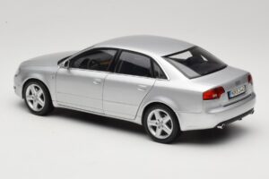 Audi A4 B8 3.2 Quattro Hõbedane Minichamps 1:18 5010404115 Metall - pilt 7/8