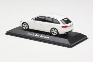 Audi A4 B8 Avant Ibis White Minichamps 1:43 5010804213 Metall - pilt 3/4