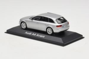 Audi A4 B8 Avant Ice Silver Minichamps 1:43 5011204213-R1 Metall - pilt 3/4