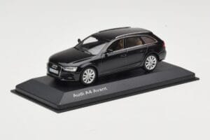 Audi A4 B8 Avant Phantom Black Minichamps 1:43 5011204223 Metall - pilt 2/4