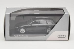Audi A4 B8 Avant Phantom Black Minichamps 1:43 5011204223 Metall - pilt 4/4