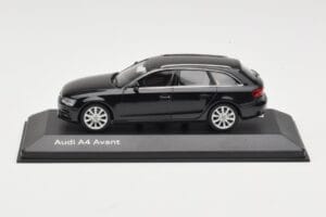 Audi A4 B8 Avant Phantom Black Minichamps 1:43 5011204223 Metall