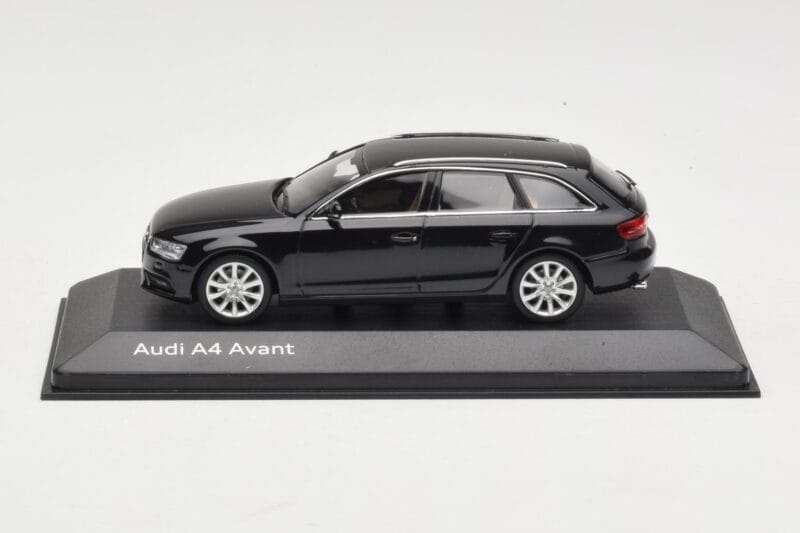 Audi A4 B8 Avant Phantom Black Minichamps 1:43 5011204223 Metall