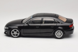 Audi A4L B8 Must Paudi Model 1:18 AUDI012 Metall - pilt 4/8