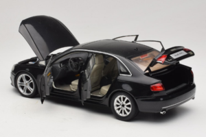 Audi A4L B8 Must Paudi Model 1:18 AUDI012 Metall - pilt 5/8