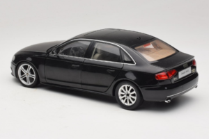 Audi A4L B8 Must Paudi Model 1:18 AUDI012 Metall - pilt 7/8