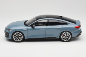 Audi A5L Sportback Hallikas Sinine OEM 1:18 ZAM60004B Metall - pilt 4/8