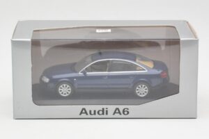 Audi A6 C5 Tumesinine Minichamps 1:43 132093 Metall - pilt 4/4