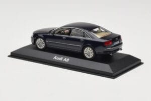 Audi A8 D3 Blue Metallic Light Interior Minichamps 1:43 20000001386003 Metall - pilt 3/4