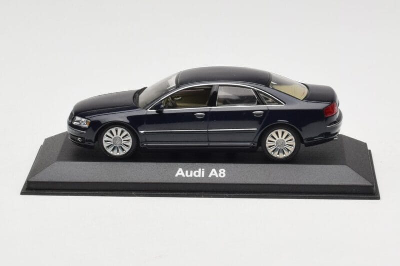 Audi A8 D3 Blue Metallic Light Interior Minichamps 1:43 20000001386003 Metall