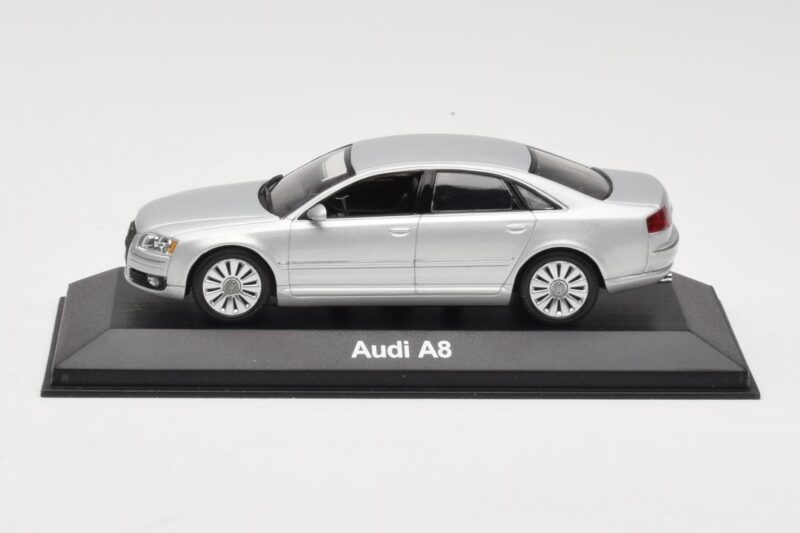Audi A8 D3 Hele Hõbedane Minichamps 1:43 5010508113 Metall