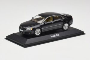 Audi A8 D3 Phantom Must Minichamps 1:43 5010508133 Metall - pilt 2/4