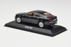 Audi A8 D3 Phantom Must Minichamps 1:43 5010508133 Metall - pilt 3/4