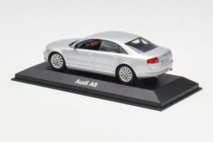 Audi A8 D3 Hõbe Minichamps 1:43 20000001386001 Metall - pilt 3/4
