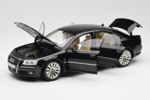 Audi A8 D3 W12 Must Kyosho 1:18 09212BK Metall - pilt 2/8