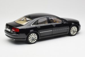 Audi A8 D3 W12 Must Kyosho 1:18 09212BK Metall - pilt 3/8