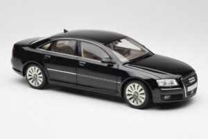 Audi A8 D3 W12 Must Kyosho 1:18 09212BK Metall - pilt 6/8