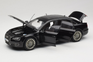 Audi A8L D3 W12 Phantom Black Kyosho 1:18 5011008125 Metall - pilt 2/8