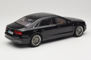 Audi A8L D3 W12 Phantom Black Kyosho 1:18 5011008125 Metall - pilt 3/8