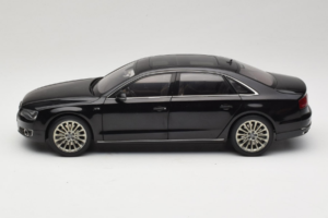 Audi A8L D3 W12 Phantom Black Kyosho 1:18 5011008125 Metall - pilt 4/8