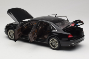Audi A8L D3 W12 Phantom Black Kyosho 1:18 5011008125 Metall - pilt 5/8