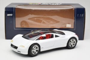 Audi Avus Quattro Alpine White Revell 1:18 08913 Metall - pilt 8/8