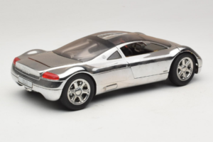 Audi Avus Quattro Chrome Silver Revell 1:18 08913-C1 Metall - pilt 3/8