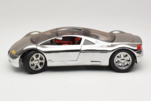 Audi Avus Quattro Chrome Silver Revell 1:18 08913-C1 Metall - pilt 4/8