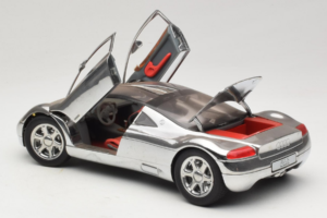 Audi Avus Quattro Chrome Silver Revell 1:18 08913-C1 Metall - pilt 5/8