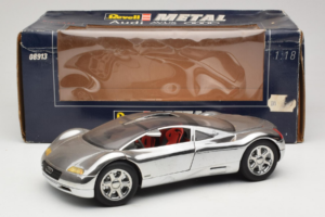 Audi Avus Quattro Chrome Silver Revell 1:18 08913-C1 Metall - pilt 8/8