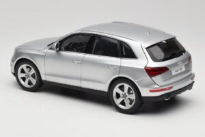 Audi Q5 8R Ice Silver Kyosho 1:18 09242IS Metall - pilt 7/8