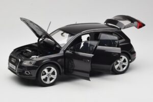 Audi Q5 8R Lava Grey Kyosho 1:18 09242LG Metall - pilt 2/8
