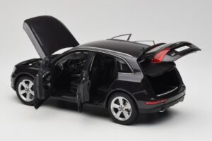 Audi Q5 8R Lava Grey Kyosho 1:18 09242LG Metall - pilt 5/8