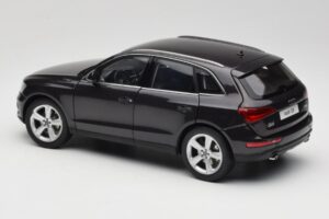 Audi Q5 8R Lava Grey Kyosho 1:18 09242LG Metall - pilt 7/8