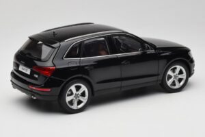 Audi Q5 8R Phantom Black Kyosho 1:18 09242BK Metall - pilt 3/8