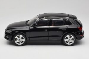 Audi Q5 8R Phantom Black Kyosho 1:18 09242BK Metall - pilt 4/8