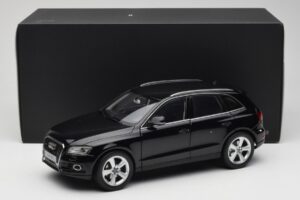 Audi Q5 8R Phantom Black Kyosho 1:18 09242BK Metall - pilt 8/8