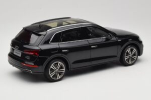 Audi Q5L FY Must Paudi Model 1:18 26732 Metall - pilt 3/8